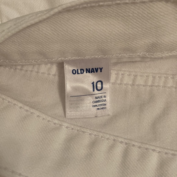 Old Navy Diva Distressed White Jean Capris - Picture 4 of 5